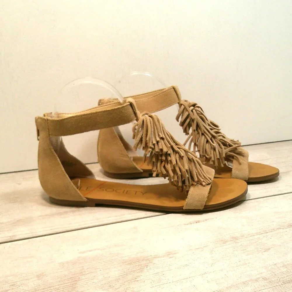 Sole Society KOA Suede Boho Fringe Flat Sandals Taupe/ beige Size: 6.5